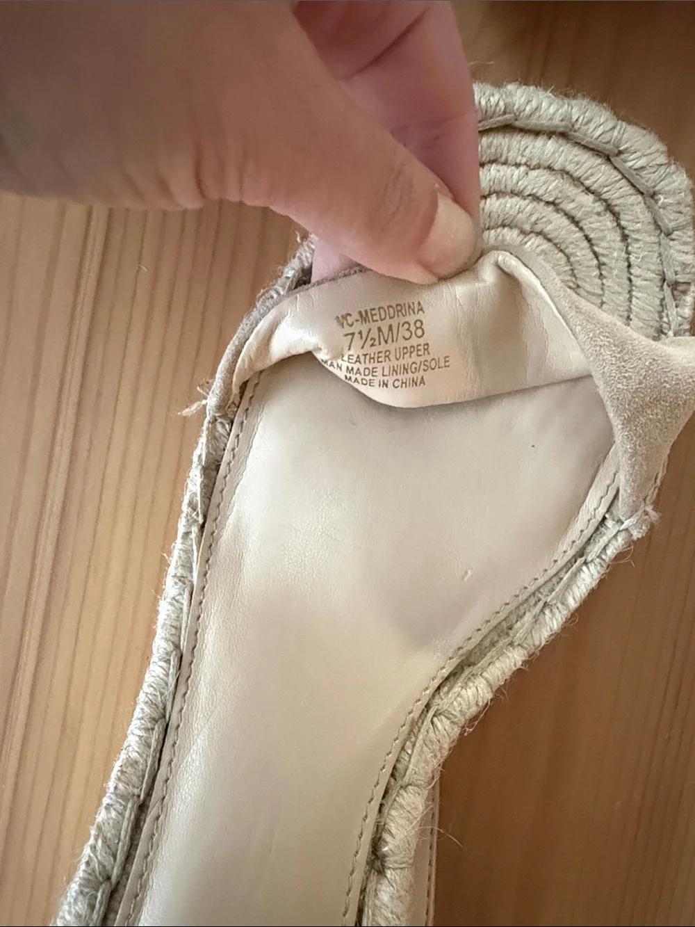 EUC Vince Camuto Meddrina Wedge Espadrille Sandals Tortilla